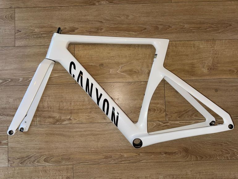 Used Canyon Aeroad CF SLX 7 Di2 C46 2025 Frameset 2025 Road & Gravel — image 1 of 7