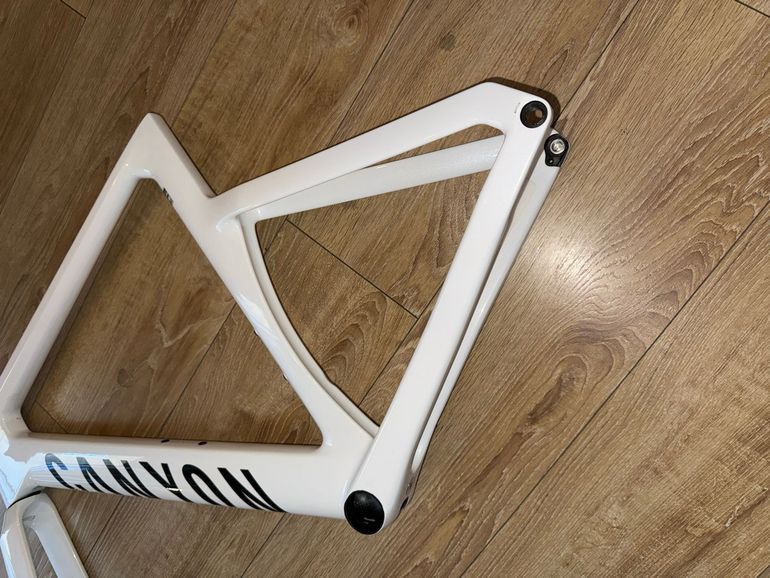 Used Canyon Aeroad CF SLX 7 Di2 C46 2025 Frameset 2025 Road & Gravel — image 3 of 7