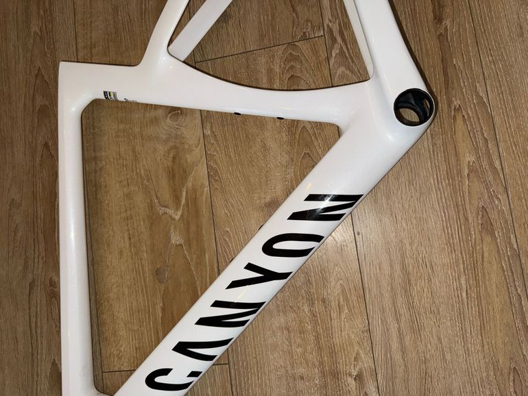 Used Canyon Aeroad CF SLX 7 Di2 C46 2025 Frameset 2025 Road & Gravel — image 2 of 7