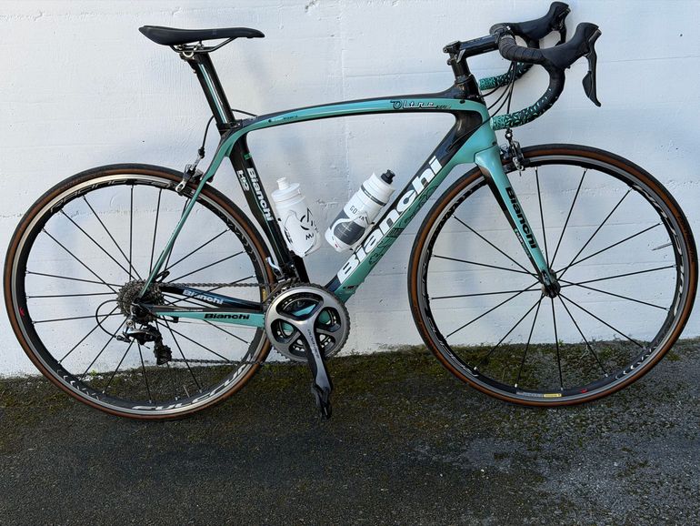 Used Bianchi Oltre XR.2 Frameset 2017 2017 Road & Gravel, Blue — image 1 of 9
