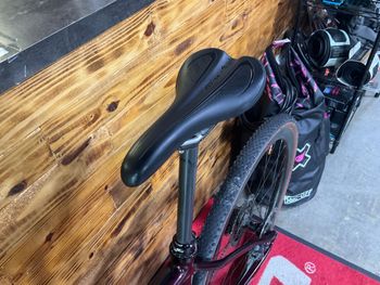 Used Pivot VAULT Team Force w/ Carbon Wheels 2022 2022 Road & Gravel, Red — image 6 of 7