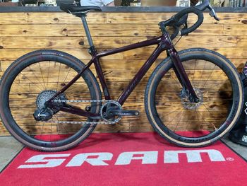 Used Pivot VAULT Team Force w/ Carbon Wheels 2022 2022 Road & Gravel