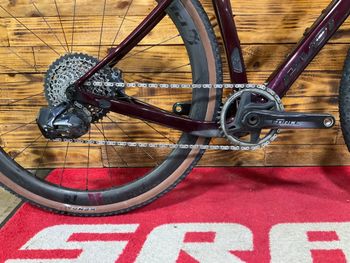 Used Pivot VAULT Team Force w/ Carbon Wheels 2022 2022 Road & Gravel, Red — image 2 of 7