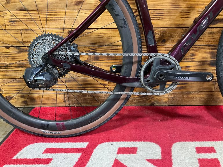 Used Pivot VAULT Team Force w/ Carbon Wheels 2022 2022 Road & Gravel, Red — image 2 of 7