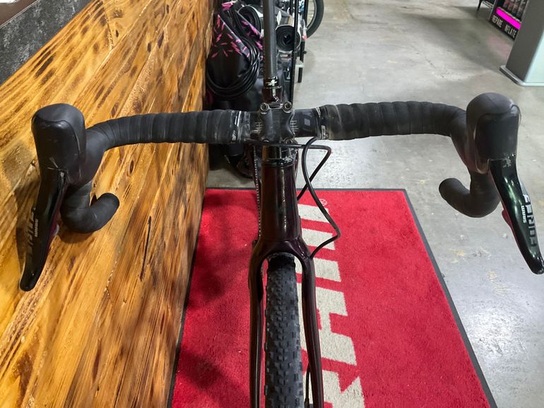 Used Pivot VAULT Team Force w/ Carbon Wheels 2022 2022 Road & Gravel, Red — image 5 of 7