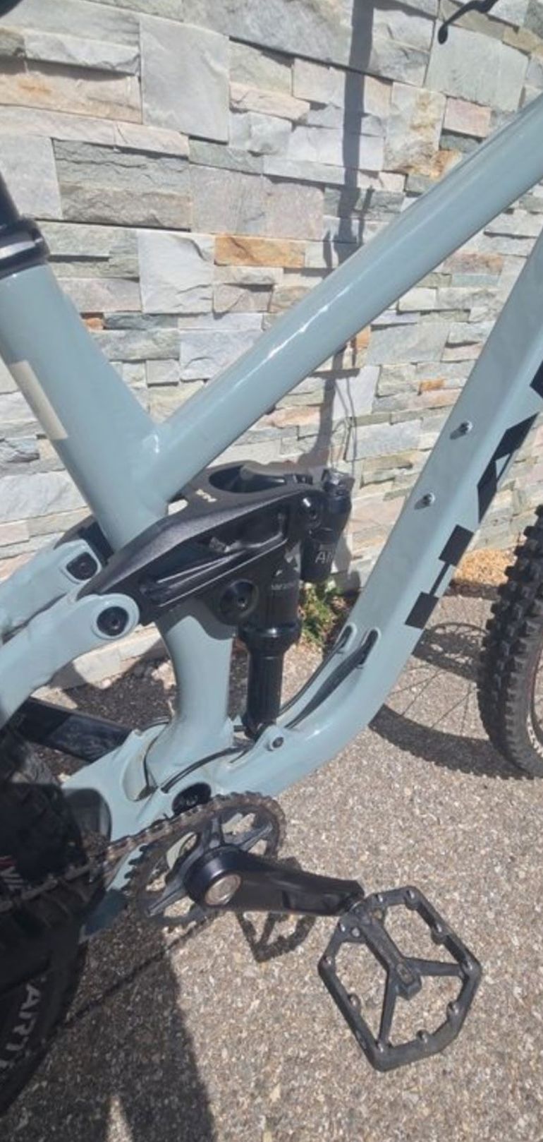Used Haro Greer Alloy 1 2025 2025 Mountainbike, Light Gray — image 3 of 7