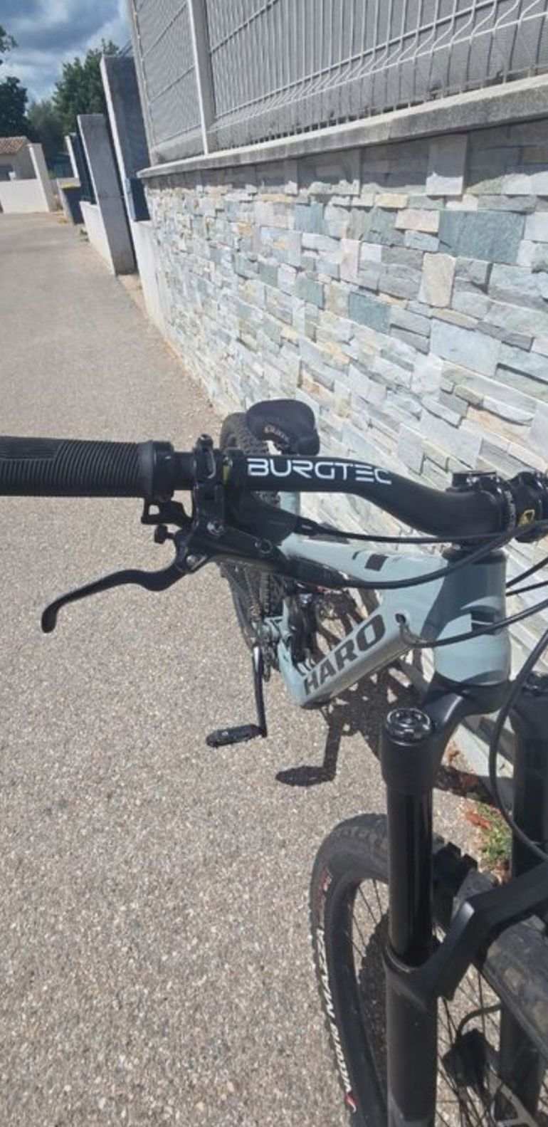 Used Haro Greer Alloy 1 2025 2025 Mountainbike, Light Gray — image 7 of 7