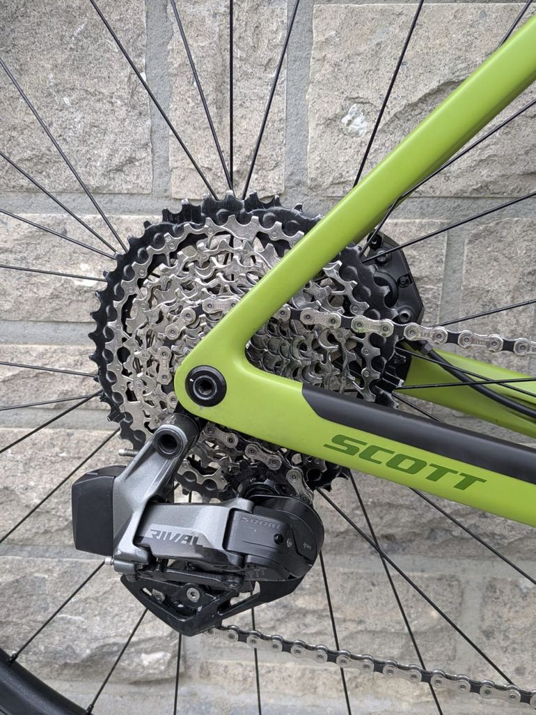 Used Scott Addict Gravel 30 2024 2024 Road & Gravel, Green — image 4 of 5