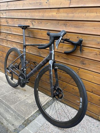 Used Scott Addict RC 10 2025 2025 Road & Gravel — image 3 of 4