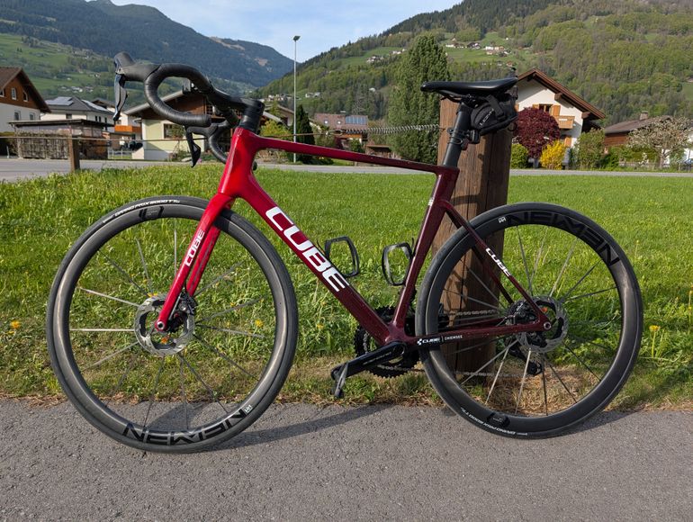 Used CUBE LITENING AIR C:68X, SLT 2025 2025 Road & Gravel, Red — image 3 of 3