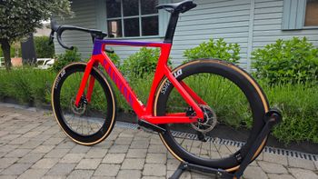 Used Canyon Aeroad CF SLX 7 eTap 2024 2024 Road & Gravel, Red — image 17 of 17