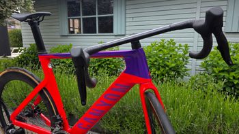 Used Canyon Aeroad CF SLX 7 eTap 2024 2024 Road & Gravel, Red — image 12 of 17