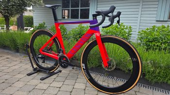 Used Canyon Aeroad CF SLX 7 eTap 2024 2024 Road & Gravel, Red — image 2 of 17