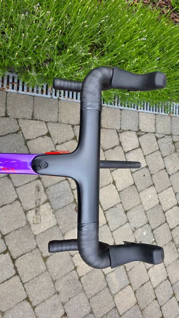 Used Canyon Aeroad CF SLX 7 eTap 2024 2024 Road & Gravel, Red — image 10 of 17