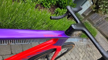 Used Canyon Aeroad CF SLX 7 eTap 2024 2024 Road & Gravel, Red — image 9 of 17