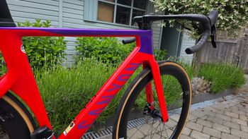Used Canyon Aeroad CF SLX 7 eTap 2024 2024 Road & Gravel, Red — image 3 of 17