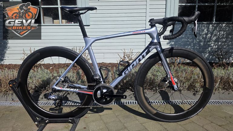 Used Giant TCR Advanced Pro 0 Disc 2020 2020 Road & Gravel — image 1 of 16