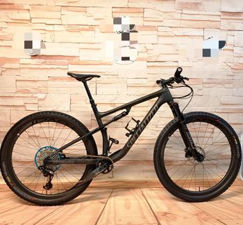 Used Specialized Epic EVO Expert 2021 2021 Mountainbike, Negro — image 1 of 8