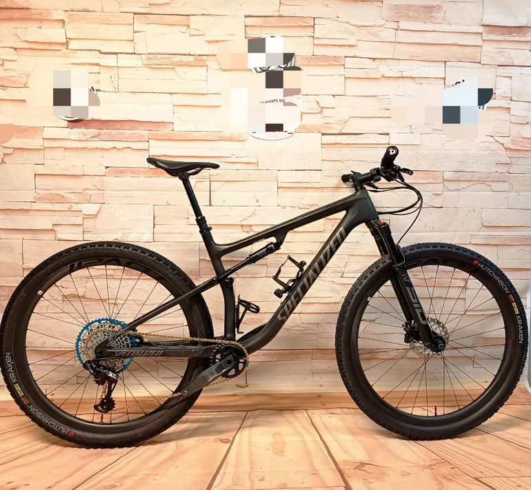 Used Specialized Epic EVO Expert 2021 2021 Mountainbike, Negro — image 1 of 8