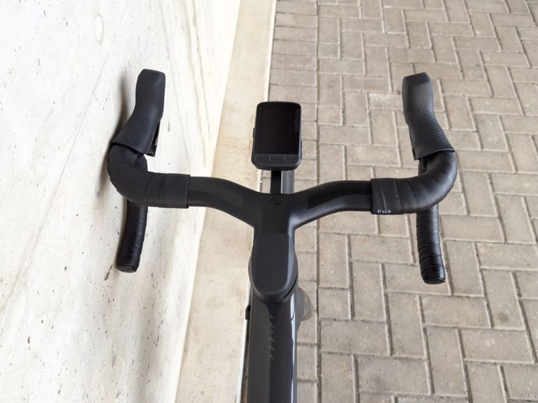 Used Scott Addict RC 30 2023 2023 Road & Gravel — image 2 of 3