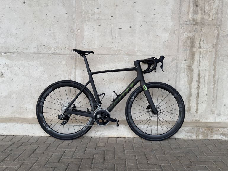 Used Scott Addict RC 30 2023 2023 Road & Gravel — image 1 of 3