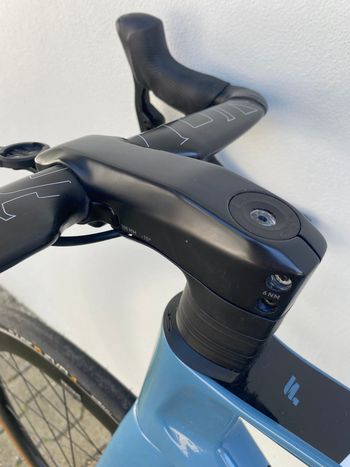 Used Focus IZALCO MAX DISC 9.7 2021 2021 Road & Gravel, Blue — image 27 of 30