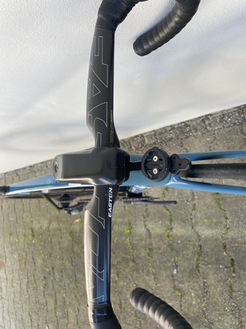 Used Focus IZALCO MAX DISC 9.7 2021 2021 Road & Gravel, Blue — image 11 of 30