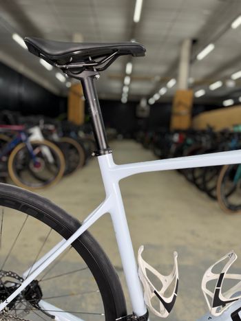 Used CUBE Attain 2022 Road & Gravel, White — image 3 of 19