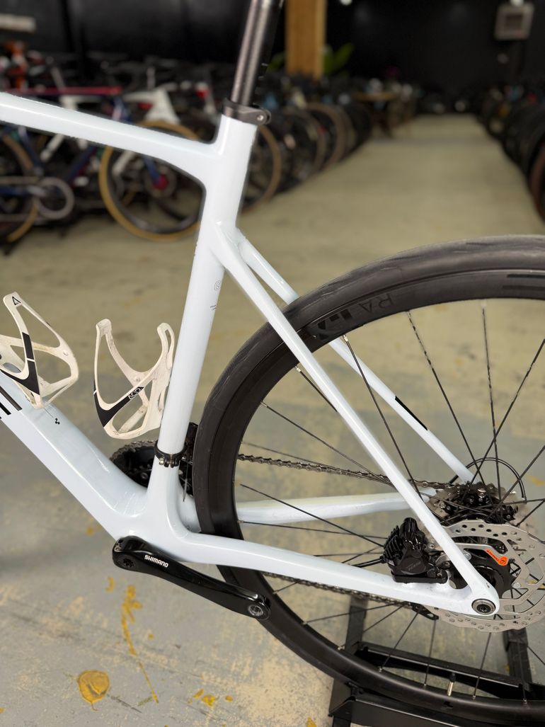 Used CUBE Attain 2022 Road & Gravel, White — image 17 of 19