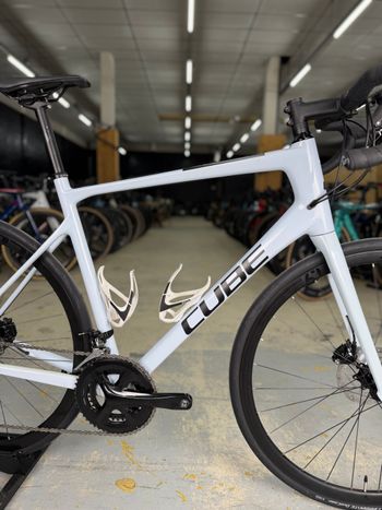 Used CUBE Attain 2022 Road & Gravel, White — image 11 of 19