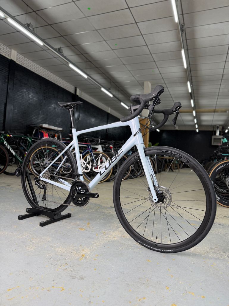 Used CUBE Attain 2022 Road & Gravel, White — image 2 of 19