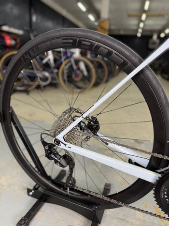 Used CUBE Attain 2022 Road & Gravel, White — image 8 of 19