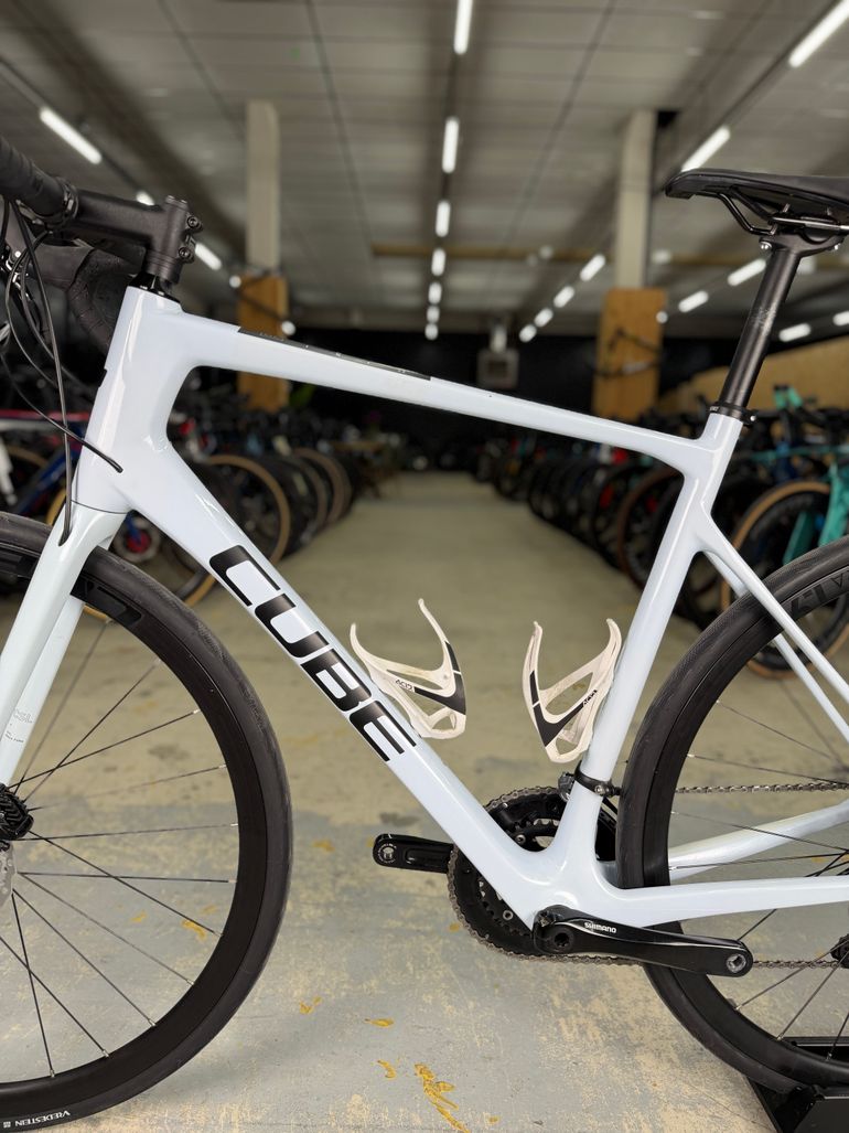 Used CUBE Attain 2022 Road & Gravel, White — image 16 of 19