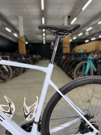 Used CUBE Attain 2022 Road & Gravel, White — image 15 of 19