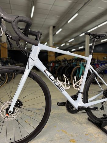 Used CUBE Attain 2022 Road & Gravel, White — image 14 of 19