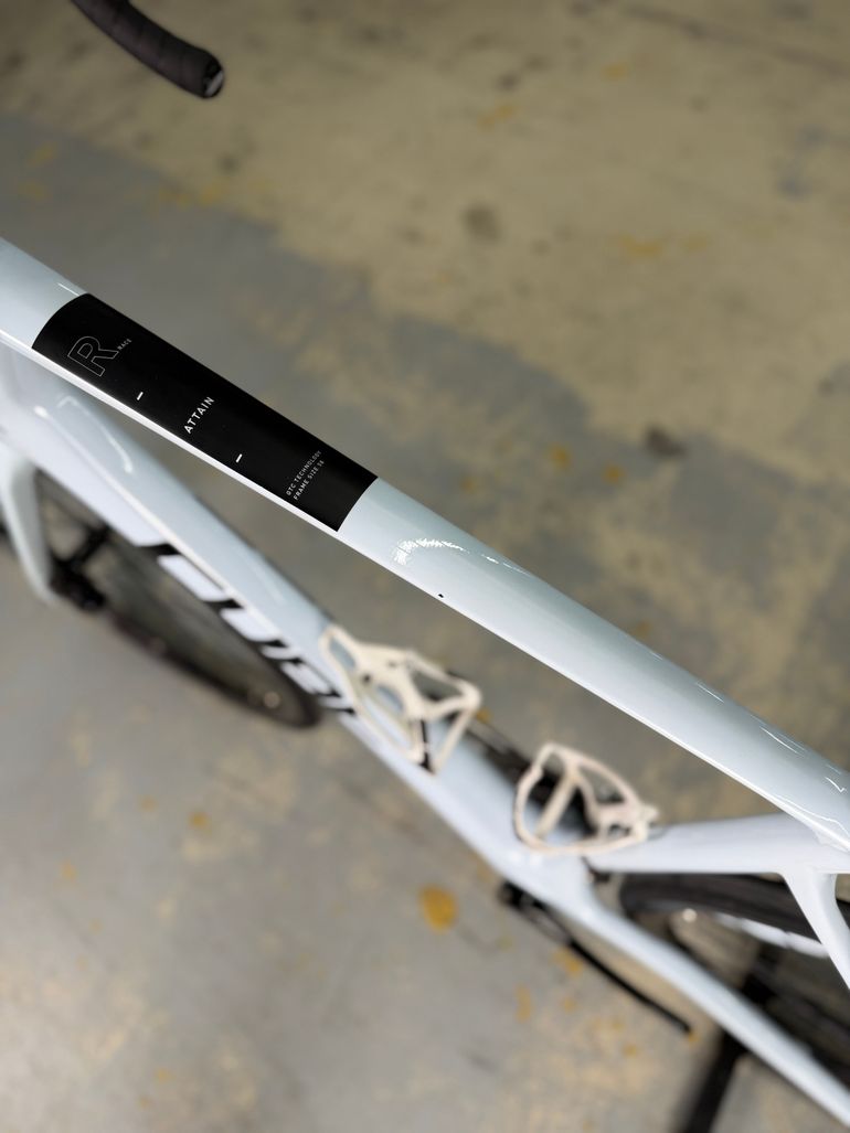 Used CUBE Attain 2022 Road & Gravel, White — image 19 of 19