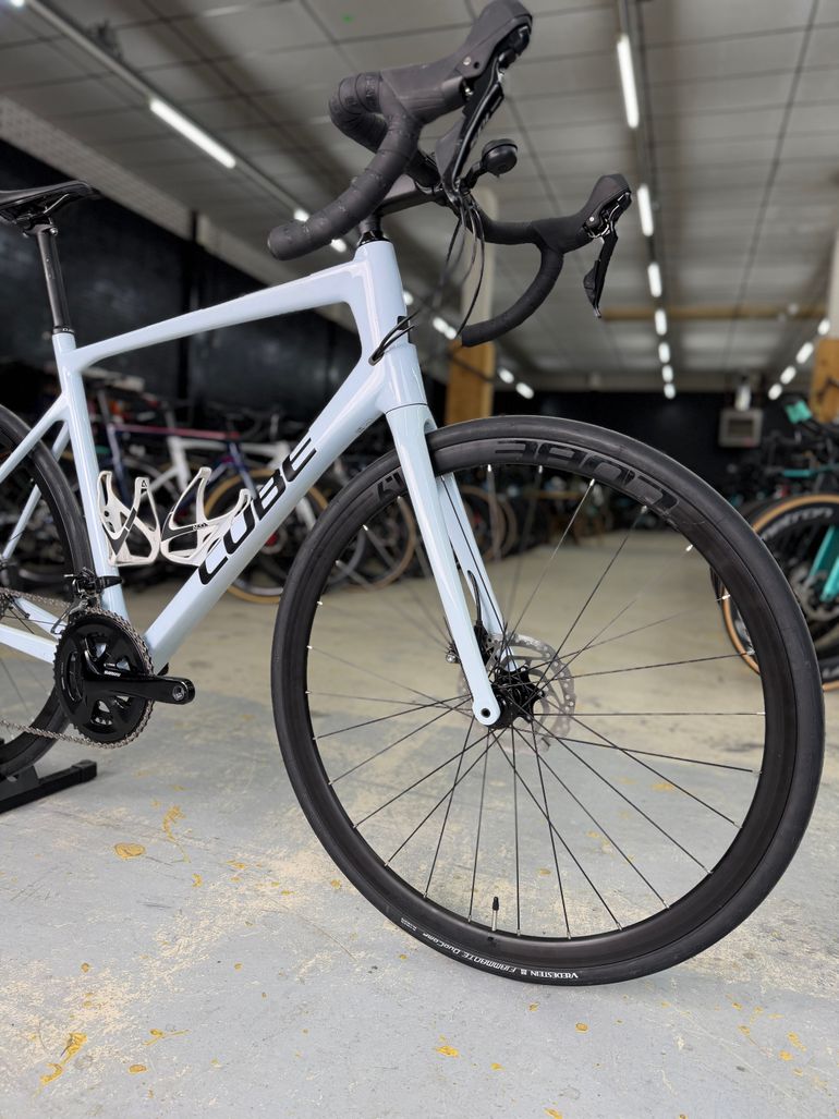 Used CUBE Attain 2022 Road & Gravel, White — image 5 of 19