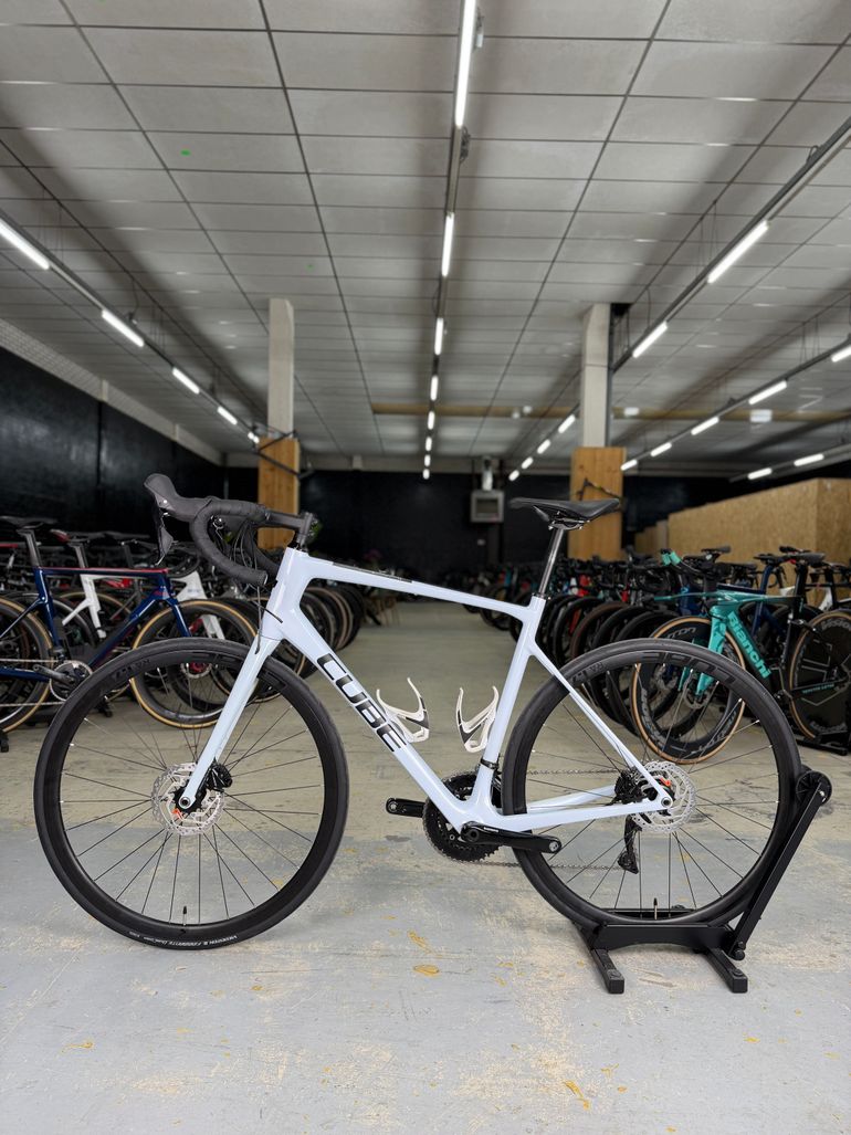 Used CUBE Attain 2022 Road & Gravel, White — image 9 of 19