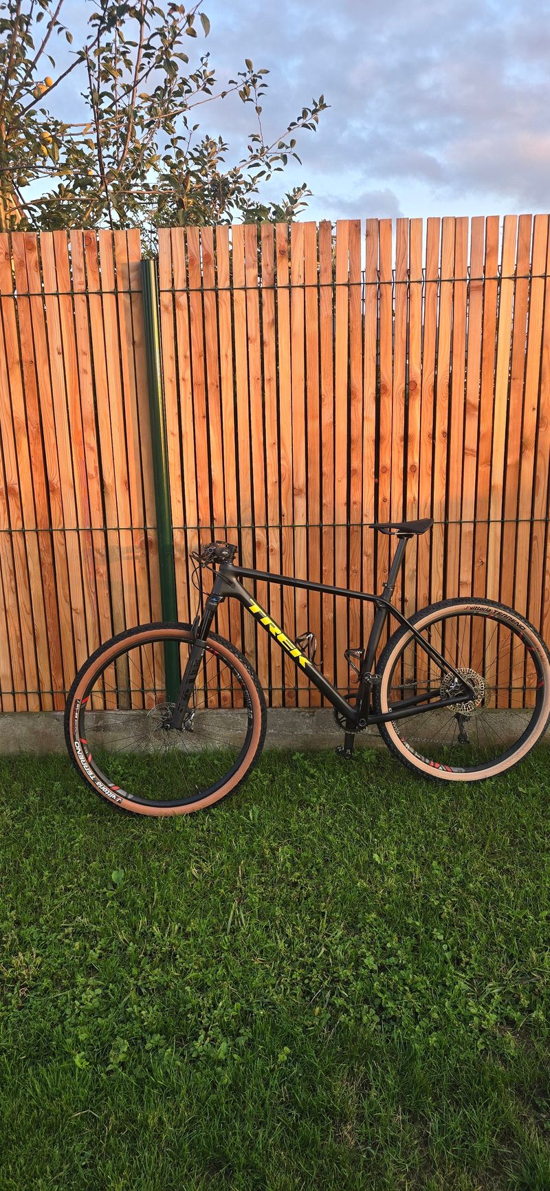 Used Trek Procaliber 9.8 SL 2017 2017 Mountainbike, Black — image 1 of 3
