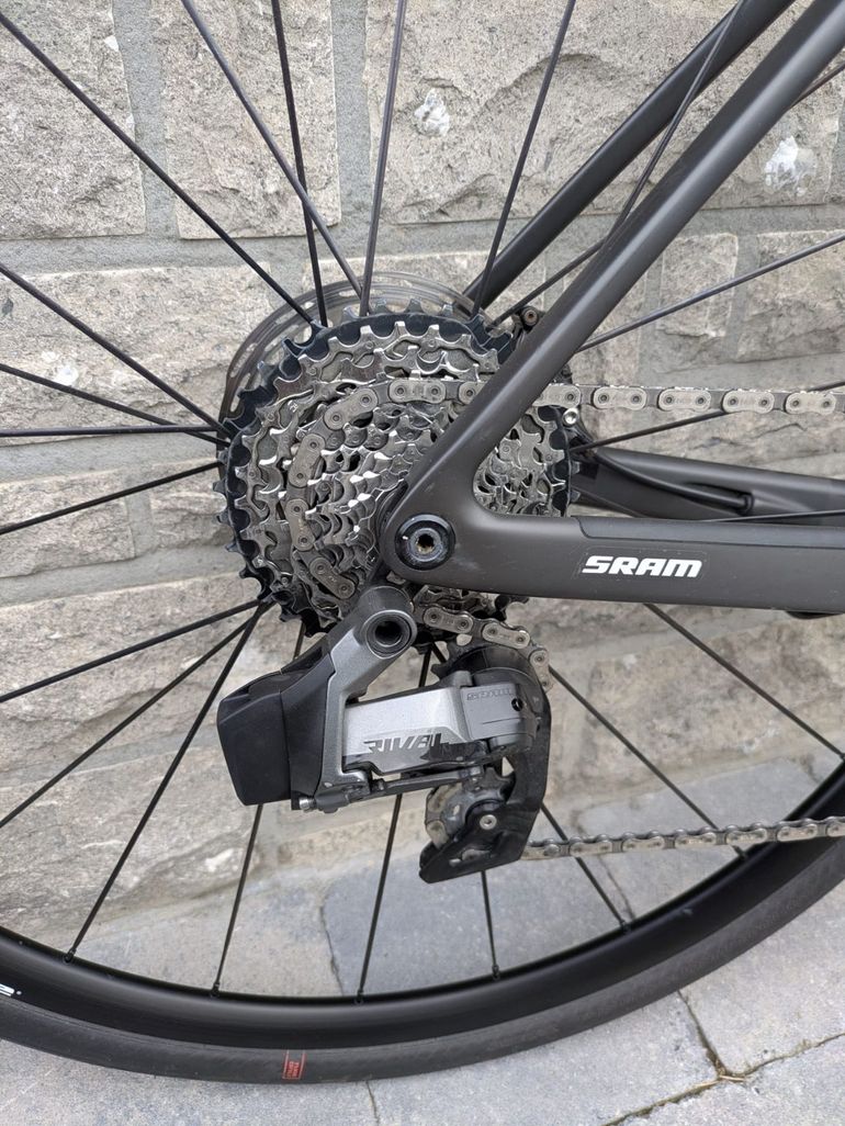 Used Scott Addict RC 30 2024 2024 Road & Gravel — image 7 of 8