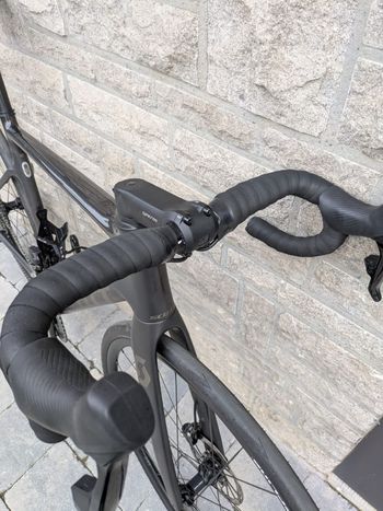 Used Scott Addict RC 30 2024 2024 Road & Gravel — image 3 of 8