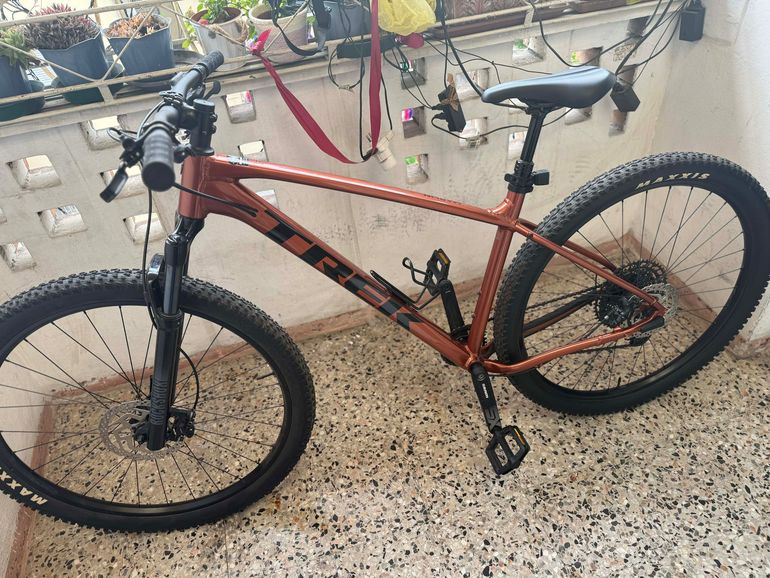 Used Trek Marlin 6 2021 2021 Mountainbike, Red, 29 — image 6 of 6