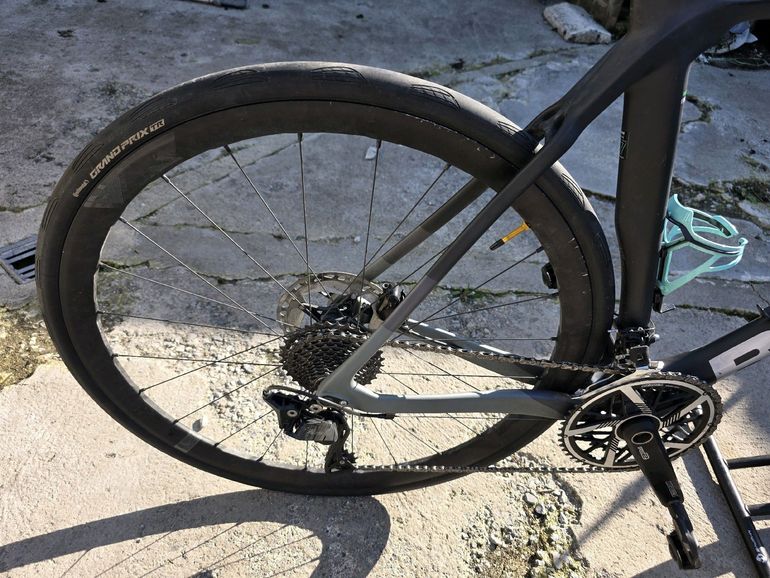 Used Bianchi Oltre XR3 - Ultegra 2022 2022 Road & Gravel, Light Gray — image 10 of 17