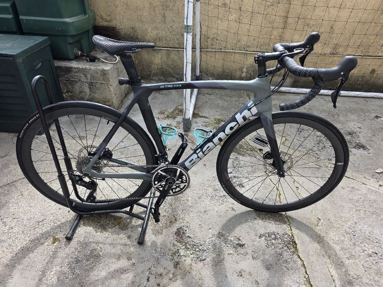 Used Bianchi Oltre XR3 - Ultegra 2022 2022 Road & Gravel — image 1 of 9