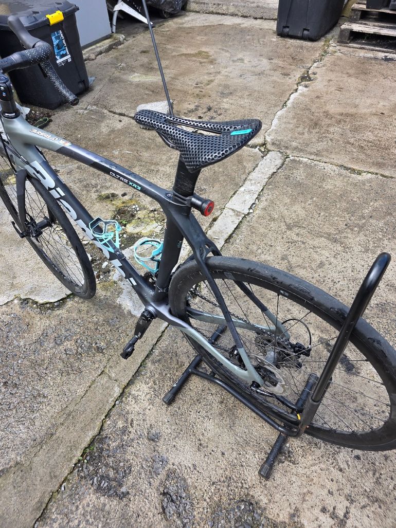 Used Bianchi Oltre XR3 - Ultegra 2022 2022 Road & Gravel — image 3 of 9