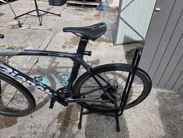 Used Bianchi Oltre XR3 - Ultegra 2022 2022 Road & Gravel — image 5 of 9