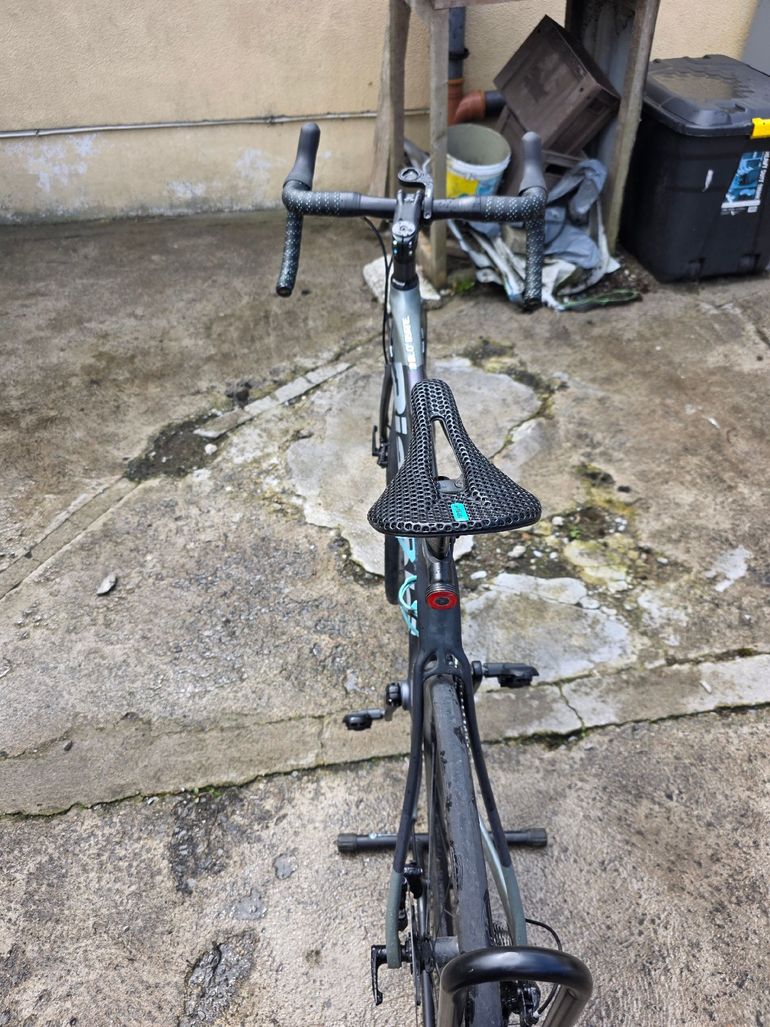 Used Bianchi Oltre XR3 - Ultegra 2022 2022 Road & Gravel — image 8 of 9