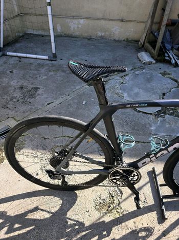 Used Bianchi Oltre XR3 - Ultegra 2022 2022 Road & Gravel, Light Gray — image 11 of 17