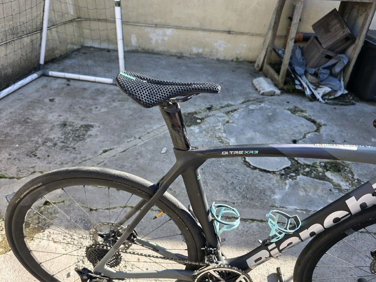 Used Bianchi Oltre XR3 - Ultegra 2022 2022 Road & Gravel, Light Gray — image 9 of 17