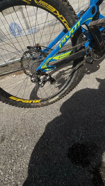Used Pivot Phoenix DH Carbon Saint 2018 2018 Mountainbike, Blue, 27.5 — image 3 of 7